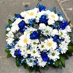 Wreath with mixed blue and white