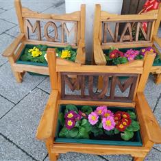 MUM Wooden Planter